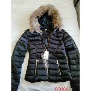 Chic Black Puffer Jacket with Faux Fur Hood